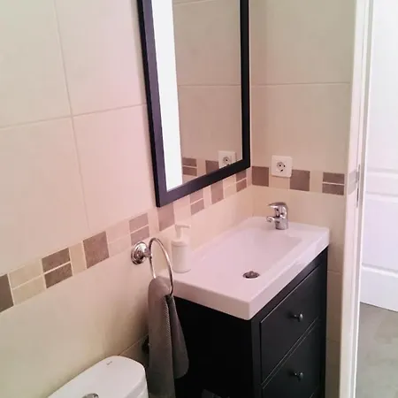 Lovely Apartment, Great Location! Apartment