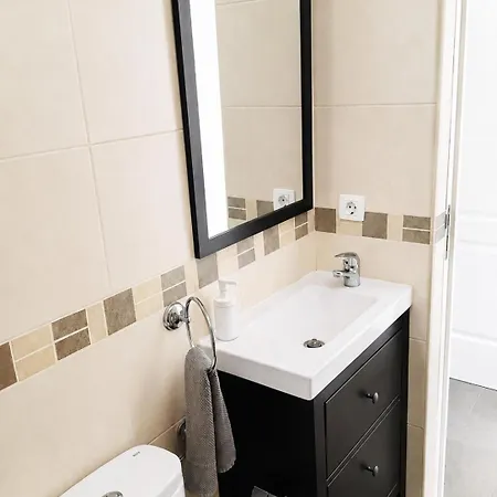 Lovely Apartment, Great Location! *
